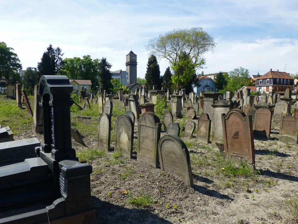 Foto von Koenigshoffe Jüdischer Friedhof - Sous licence Creative Commons (https://creativecommons.org/licenses/by-sa/4.0/deed.fr) - Par Ji-Elle - © Creative Commons (https://creativecommons.org/licenses/by-sa/4.0/deed.fr)
