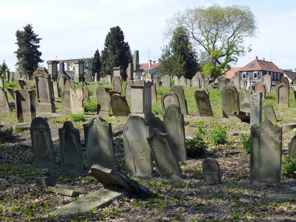 Foto von Koenigshoffe Jüdischer Friedhof - Sous licence Creative Commons (https://creativecommons.org/licenses/by-sa/4.0/deed.fr) - Par Ji-Elle - © Creative Commons (https://creativecommons.org/licenses/by-sa/4.0/deed.fr)