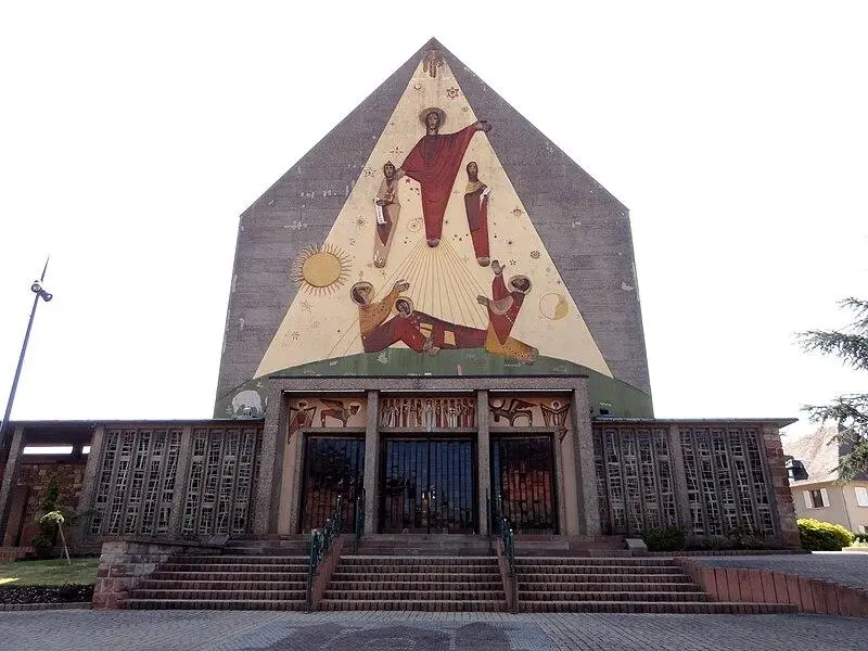 Picture of Saint-Etienne Catholic Church - © Ralph Hammann - Wikimedia Commons - © Creative Commons (https://creativecommons.org/licenses/by-sa/4.0/deed.fr)