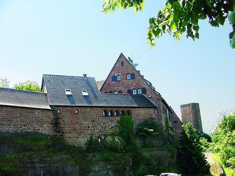 Foto von Huneburg Castle - Original téléversé par Denbert sur Wikipédia franç - © Creative Commons (https://creativecommons.org/licenses/by-sa/4.0/deed.fr)