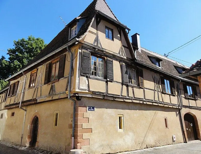 Foto von Haus namens Stern - © Ralph Hammann - Wikimedia Commons - © Creative Commons (https://creativecommons.org/licenses/by-sa/4.0/deed.fr)