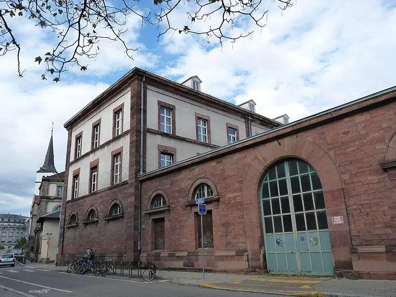 Foto de Fábrica de tabaco antiguo - Ji-Elle - © Creative Commons (https://creativecommons.org/licenses/by-sa/4.0/deed.fr)