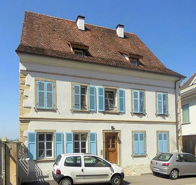 Photo de Maison et tour sur la muraille - Rauenstein - © Creative Commons (https://creativecommons.org/licenses/by-sa/4.0/deed.fr)