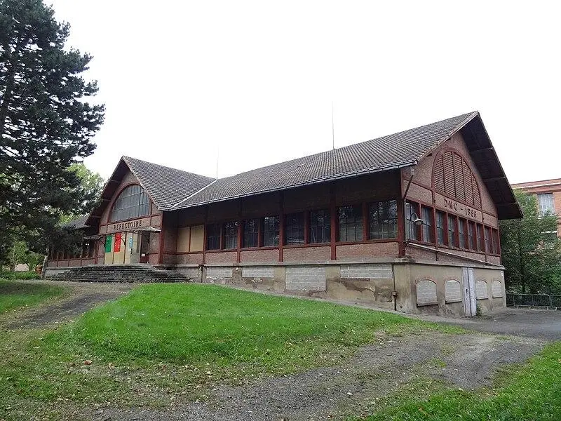 Foto von DMC Factory Refektorie - MlibFR - © Creative Commons (https://creativecommons.org/licenses/by-sa/4.0/deed.fr)