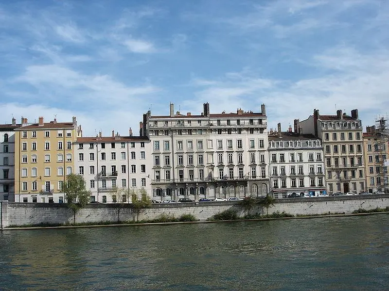 Foto von Gebäude - Nouill - © Creative Commons (https://creativecommons.org/licenses/by-sa/4.0/deed.fr)