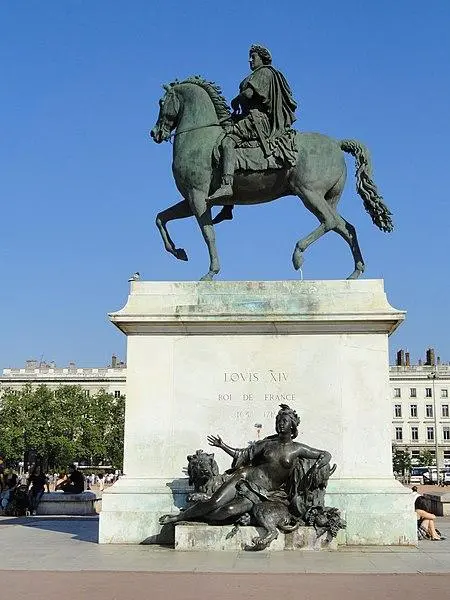 Foto von Statue von Louis XIV - Daderot - © Creative Commons (https://creativecommons.org/licenses/by-sa/4.0/deed.fr)