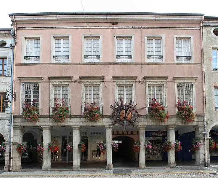 Photo de Théâtre municipal - Chabe01 - © Creative Commons (https://creativecommons.org/licenses/by-sa/4.0/deed.fr)