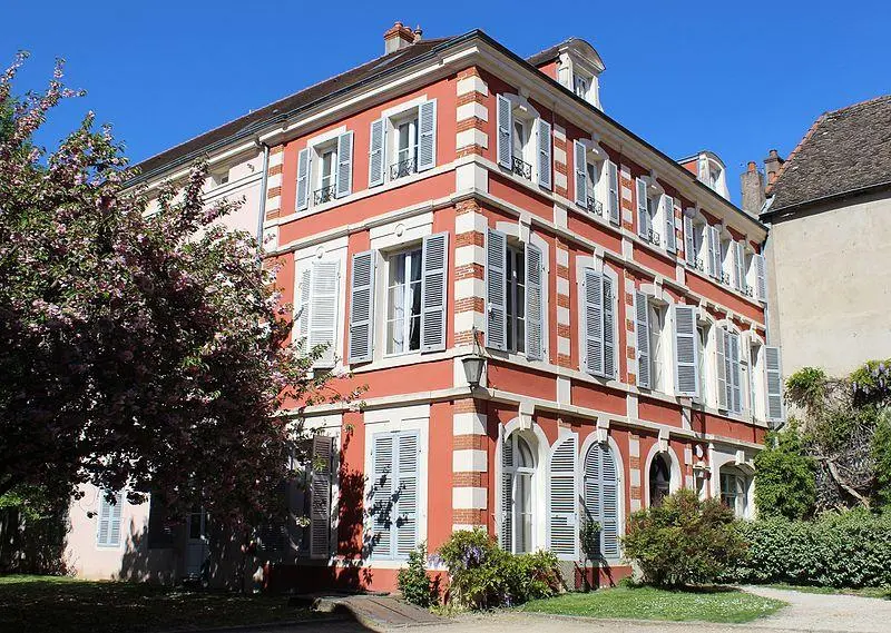 Foto von Denon Hotel - Chabe01 - © Creative Commons (https://creativecommons.org/licenses/by-sa/4.0/deed.fr)