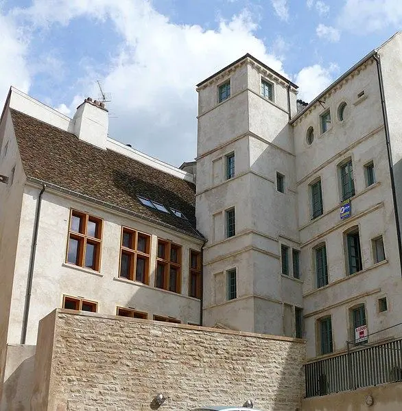 Foto von Haus bekannt als "Du Bailli" und zusammenhängender gallo-römischer Turm - MOSSOT - © Creative Commons (https://creativecommons.org/licenses/by-sa/4.0/deed.fr)
