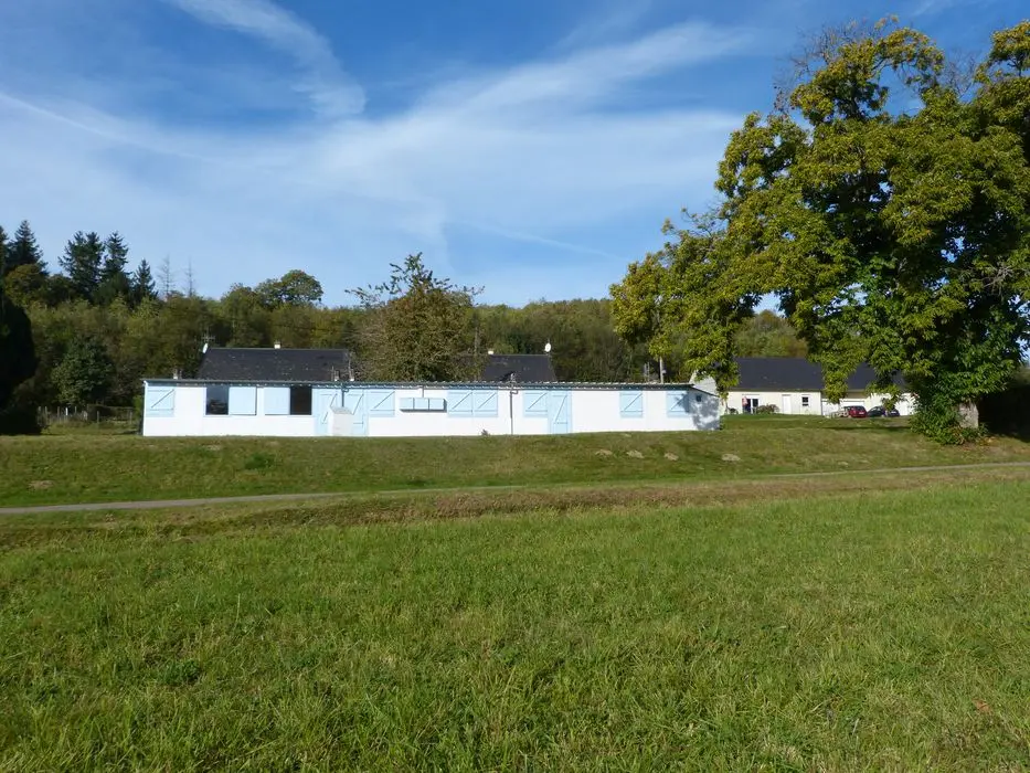 Foto von Hohe Wohnungsbaraque de Harkis - POP Plateforme Ouverte du Patrimoine / Base Mérimée - © Ministère de la Culture (France), Direction Régionale des Affaires Culturelles de Bourgogne-Franche-Comté – Tous droits réservés 