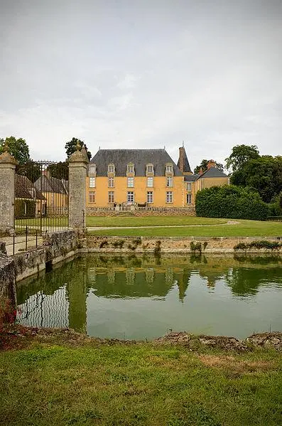 Foto von Courcival Castle - Smoke It 2013 - © Creative Commons (https://creativecommons.org/licenses/by-sa/4.0/deed.fr)