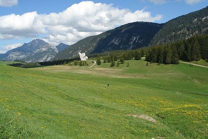Foto von Denkmal zum Widerstand des Glières -Plateaus - Yann Forget - © Creative Commons (https://creativecommons.org/licenses/by-sa/4.0/deed.fr)
