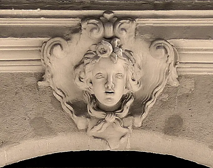 Foto di Edificio - Mbzt - © Creative Commons (https://creativecommons.org/licenses/by-sa/4.0/deed.fr)