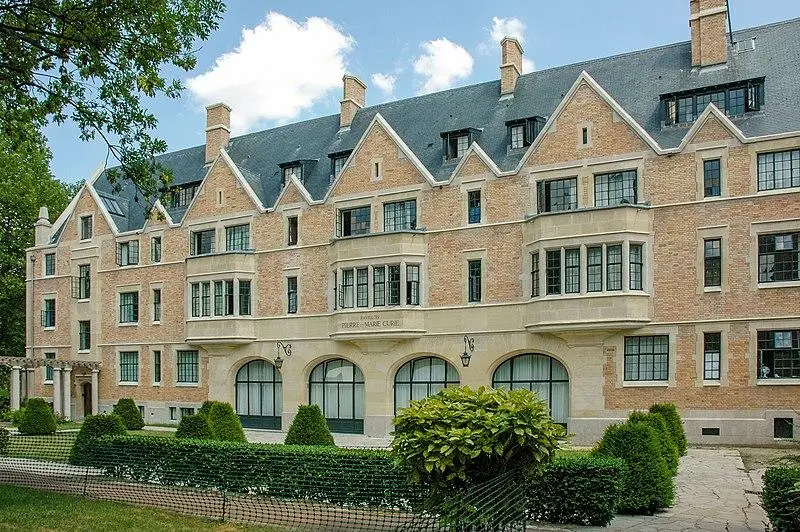 Picture of Cité Internationale Universitaire de Paris: Foundation Deutsch de la Meurthe - Auteur inconnu - © Creative Commons (https://creativecommons.org/licenses/by-sa/4.0/deed.fr)