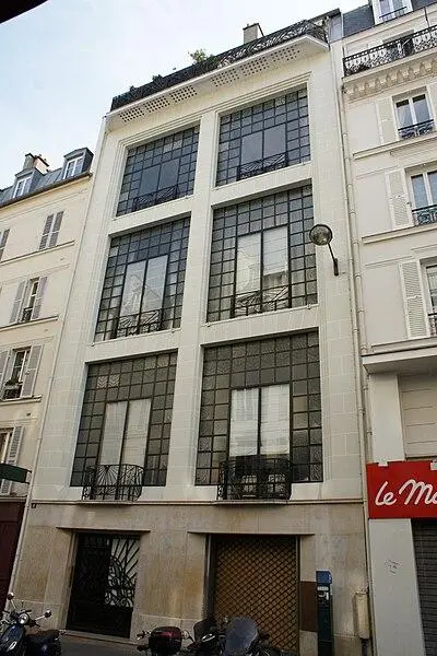 Foto von "Studio Hotel" Gebäude - Aih2 - © Creative Commons (https://creativecommons.org/licenses/by-sa/4.0/deed.fr)