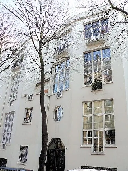 Foto von Wohnungsbau und Künstlerworkshops in 36, Avenue Junot und 14-18 Rue Simon-Dereure (Paris, 18. Arr.) - MOSSOT - © Creative Commons (https://creativecommons.org/licenses/by-sa/4.0/deed.fr)