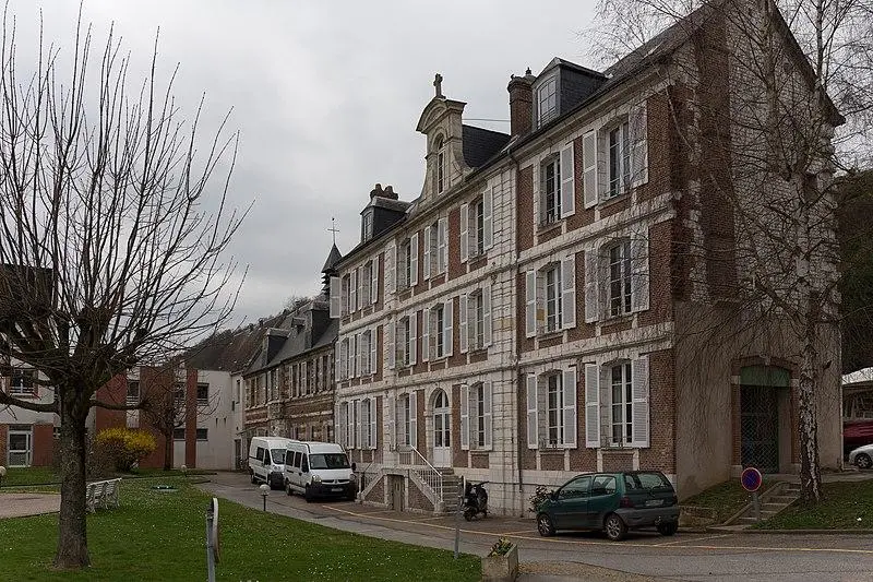 Picture of Former Hospice Saint-Julien - Pymouss - © Creative Commons (https://creativecommons.org/licenses/by-sa/4.0/deed.fr)