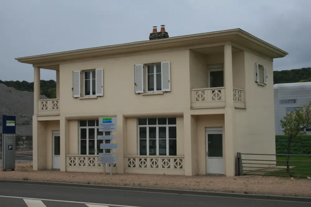 Picture of House of foreman of the company A. André son, known as Maison Perret - Sous licence Creative Commons (https://creativecommons.org/licenses/by-sa/4.0/deed.fr) - Par WikifaxeN - © Creative Commons (https://creativecommons.org/licenses/by-sa/4.0/deed.fr)
