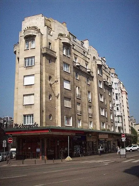 Picture of The Metropolis Building - Giogo - © Creative Commons (https://creativecommons.org/licenses/by-sa/4.0/deed.fr)