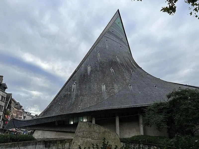 Picture of Sainte-Jeanne-d'Arc Church - Chabe01 - © Creative Commons (https://creativecommons.org/licenses/by-sa/4.0/deed.fr)