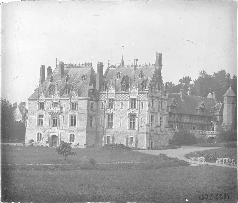 Picture of Castle - POP Plateforme Ouverte du Patrimoine / Base Mérimée - © Ministère de la Culture (France), Médiathèque du patrimoine et de la photographie, diffusion RMN-GP