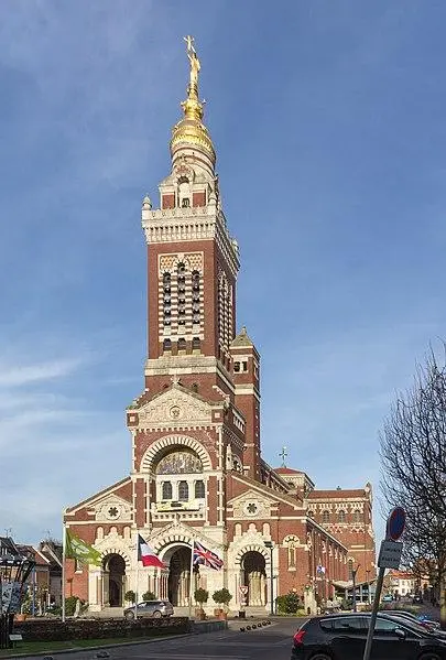 Foto de Basílica de Notre-Dame-de-Brébières - Raimond Spekking Descriptionphotographe, wikimédie - © Creative Commons (https://creativecommons.org/licenses/by-sa/4.0/deed.fr)