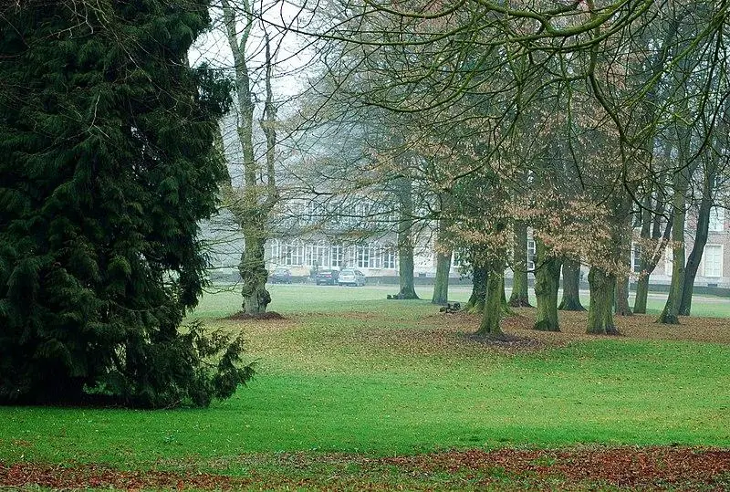 Foto von Château de Querrieu (auch in der Gemeinde Pont-Noyelles) - isamiga76 + Markus3 (Marc ROUSSEL) (interventions - © Creative Commons (https://creativecommons.org/licenses/by-sa/4.0/deed.fr)