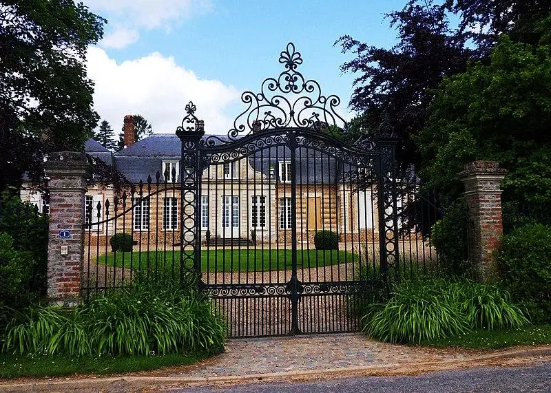 Foto von Schloss von Fransu - isamiga76 + Markus3 (Marc ROUSSEL) (retaillage/"cr - © Creative Commons (https://creativecommons.org/licenses/by-sa/4.0/deed.fr)