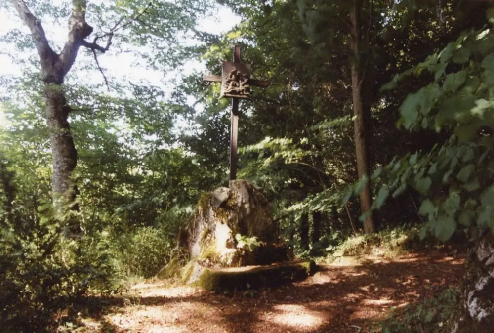 Foto di Paesaggio Cross Way of the Notre-Dame Chapel of Immaculate Conception chiamato La Rotonde D'Oulias - POP Plateforme Ouverte du Patrimoine / Base Mérimée - © Ministère de la Culture (France), Médiathèque du patrimoine et de la photographie, Tous droits réservés 