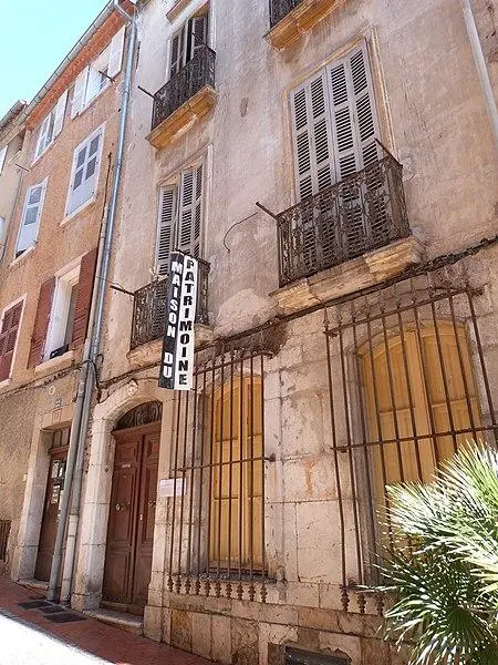 Foto di Casa - Thérèse Gaigé - © Creative Commons (https://creativecommons.org/licenses/by-sa/4.0/deed.fr)