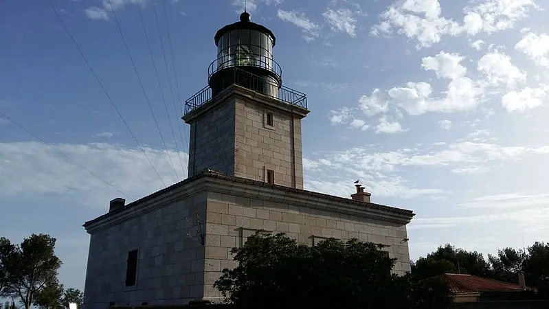 Foto di Porquerolles Lighthouse - Teknad - © Creative Commons (https://creativecommons.org/licenses/by-sa/4.0/deed.fr)