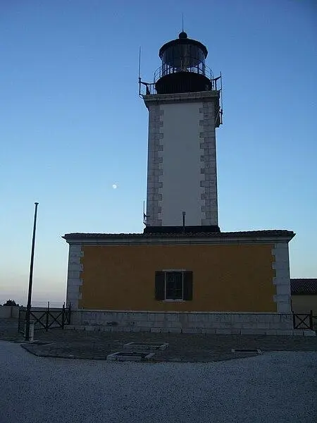 Foto di Cap Camarat Lighthouse - Jlucnet - © Creative Commons (https://creativecommons.org/licenses/by-sa/4.0/deed.fr)