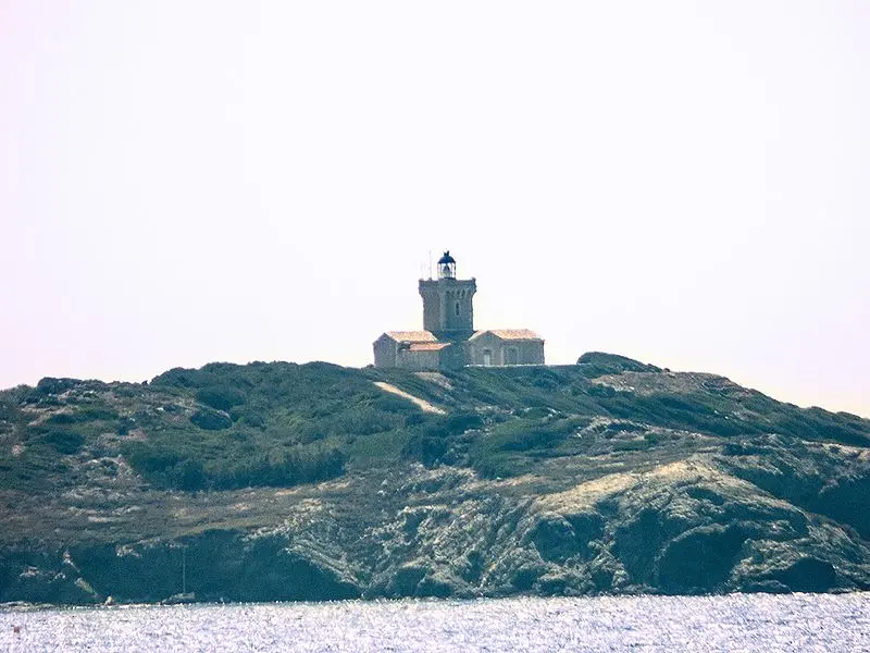 Foto di Faro del Grand Rouveau - Cyr0z - © Creative Commons (https://creativecommons.org/licenses/by-sa/4.0/deed.fr)