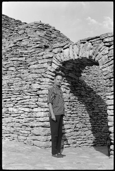 Foto von Vasarely Eigentum in Devens - POP Plateforme Ouverte du Patrimoine / Base Mérimée - © Donation Denise Colomb, Ministère de la Culture (France), Médiathèque du patrimoine et de la photographie, diffusion GrandPalaisRmn Photo