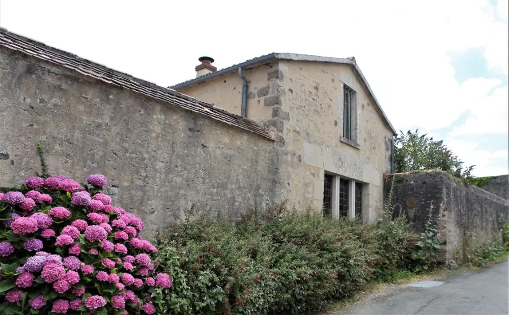 Foto de Priorato - POP Plateforme Ouverte du Patrimoine / Base Mérimée - © Ministère de la Culture (France), Conservation des antiquités et des objets d’art de Vendée - Tous droits réservés