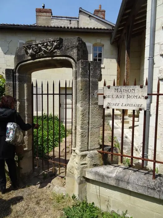 Foto von Gebäude, in denen die lapidarische Kaution untergebracht ist - POP Plateforme Ouverte du Patrimoine / Base Mérimée - © Ministère de la Culture (France), Direction Régionale des Affaires Culturelles de Nouvelle-Aquitaine – Tous droits réservés 