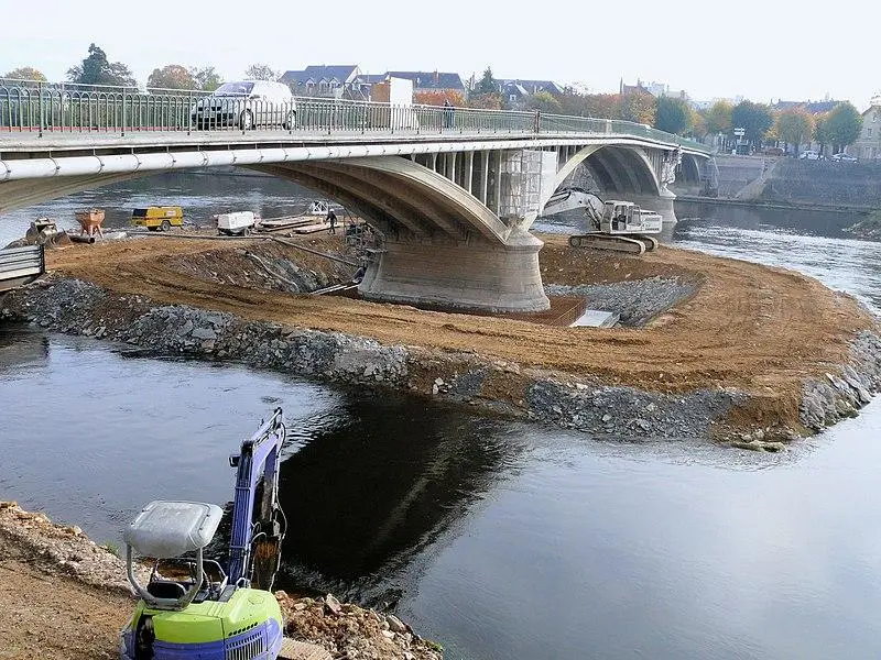 Picture of Camille-de-Hogues bridge - MOSSOT - © Creative Commons (https://creativecommons.org/licenses/by-sa/4.0/deed.fr)