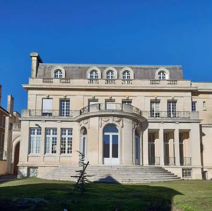 Picture of Former Gilbert hotel, current Administrative Court of Poitiers - POP Plateforme Ouverte du Patrimoine / Base Mérimée - © Ministère de la Culture (France), Direction Régionale des Affaires Culturelles de Nouvelle-Aquitaine – Tous droits réservés 
