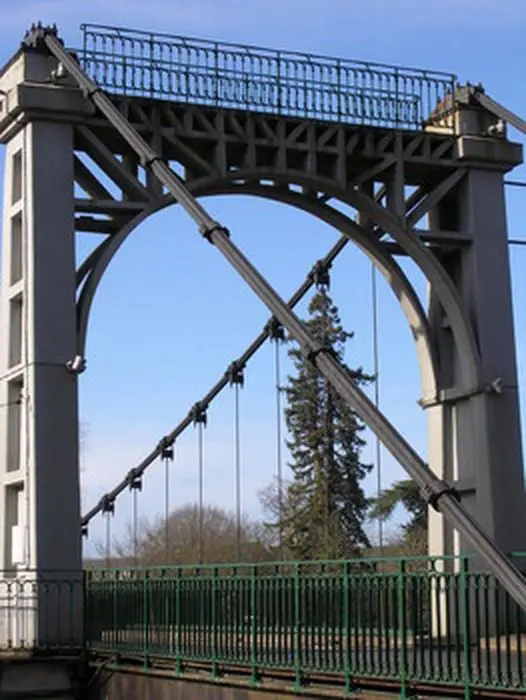 Picture of Suspension bridge - POP Plateforme Ouverte du Patrimoine / Base Mérimée - © Ministère de la Culture (France), Direction Régionale des Affaires Culturelles de Nouvelle-Aquitaine – Tous droits réservés 