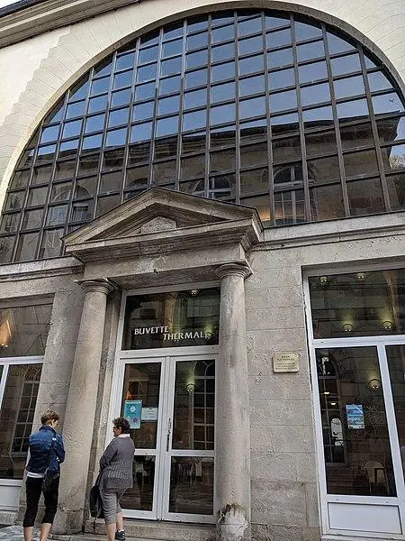 Photo de Bain National - Grandmou - © Creative Commons (https://creativecommons.org/licenses/by-sa/4.0/deed.fr)