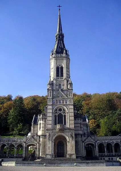 Foto de Basílica Sainte-Jeanne d'Arc o Bois-Chenu - Photographie personnelle prise et mise en ligne pa - © Creative Commons (https://creativecommons.org/licenses/by-sa/4.0/deed.fr)