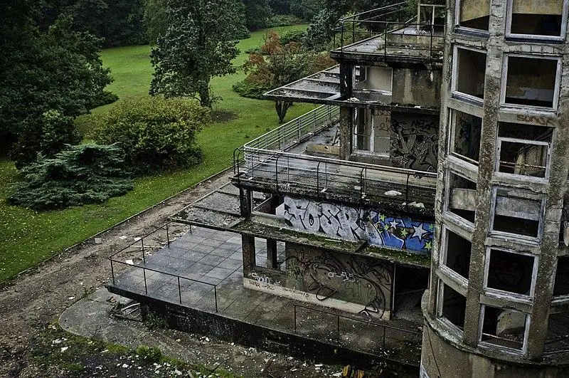Foto von Ehemaliger Sanatorium, Teil des Vexin Hospital Centers im Park der Bucaille - Adrien Mogenet - © Creative Commons (https://creativecommons.org/licenses/by-sa/4.0/deed.fr)