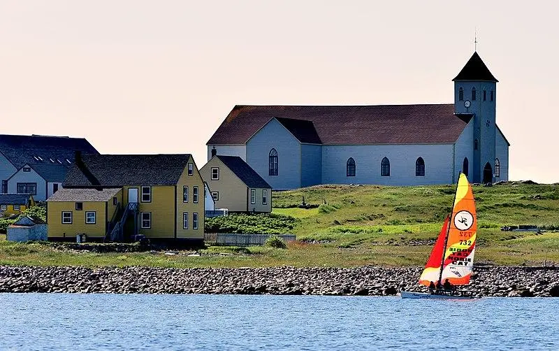 Foto von Kirchliche Notre-Dame-Des-Marins, die sich auf Ile-Aux-Marins befindet - PASCAL CARRERE - © Creative Commons (https://creativecommons.org/licenses/by-sa/4.0/deed.fr)
