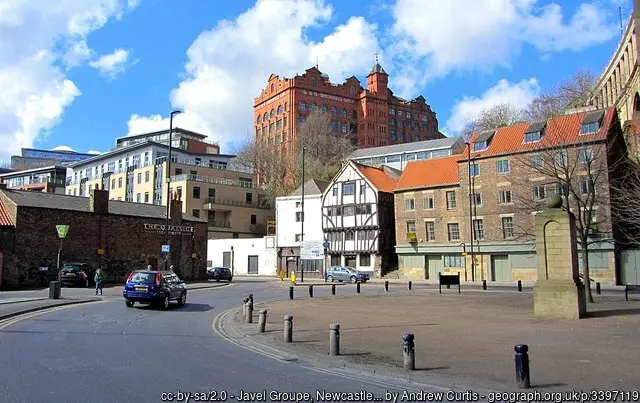 Photo de 28 et 30, Close - Historic England