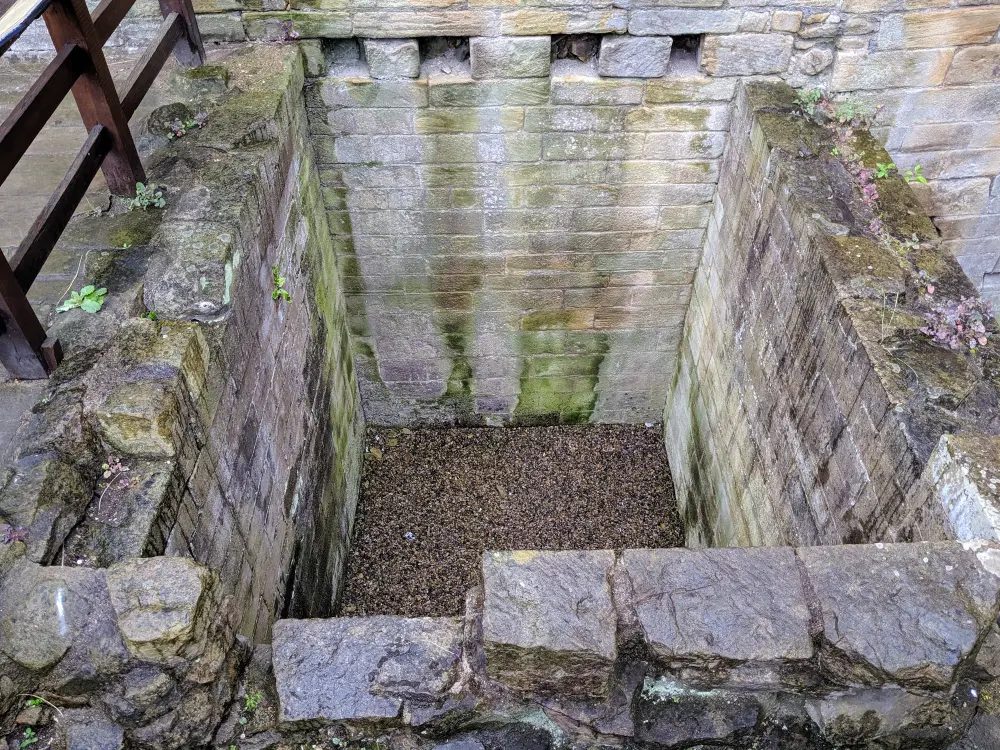 Photo de Prison Heron Pit, puits de piste de tirage et autres sous-constructions à Barbican - Historic England