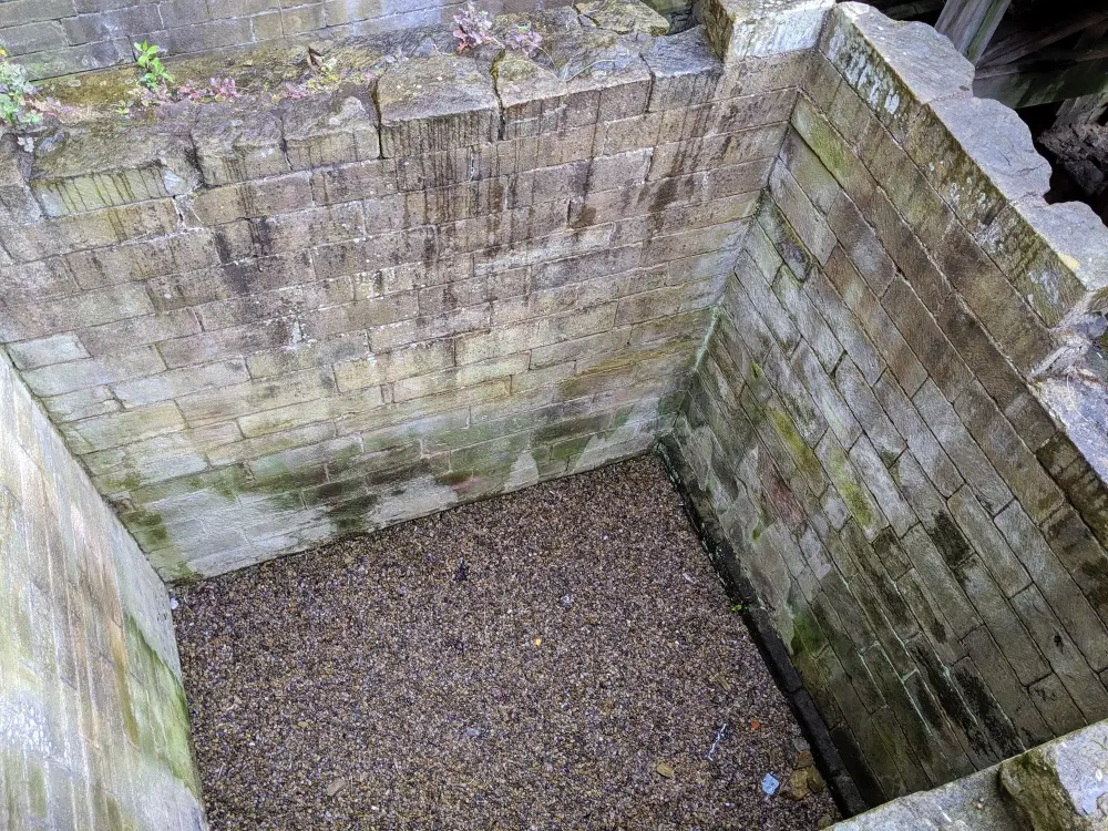 Photo de Prison Heron Pit, puits de piste de tirage et autres sous-constructions à Barbican - Historic England