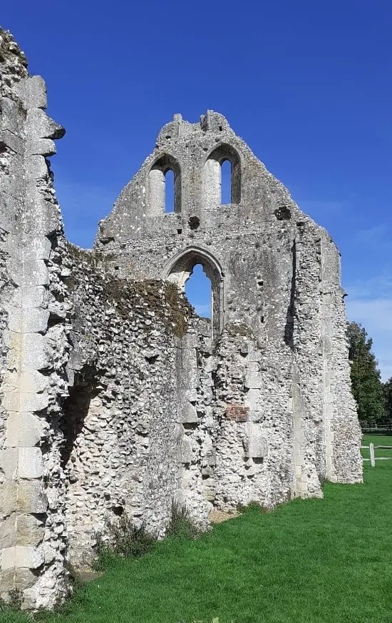 Foto von Ruinen der Klostergebäude von Boxgrove Priory - Historic England