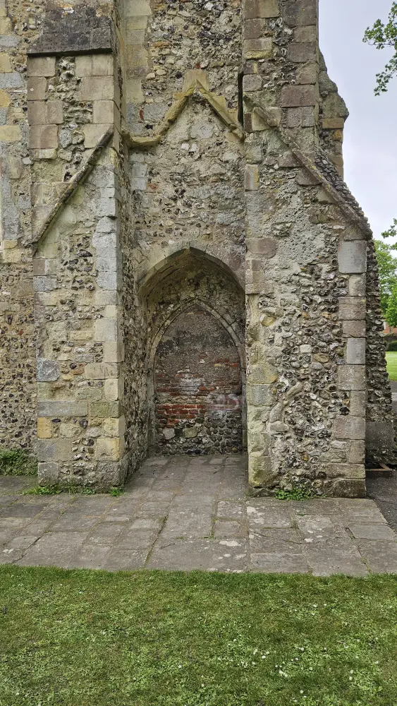 Photo de Chancel de l'Église des Frères gris - Historic England
