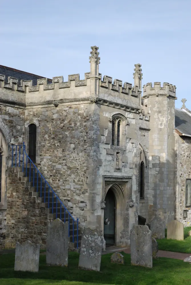 Foto di Chiesa di Santa Maria la Vergine - Historic England / Brian Mawdsley