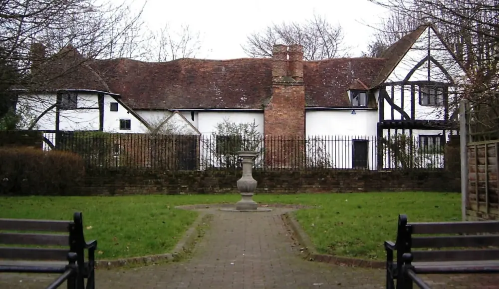 Foto di Old Manor House - Historic England
